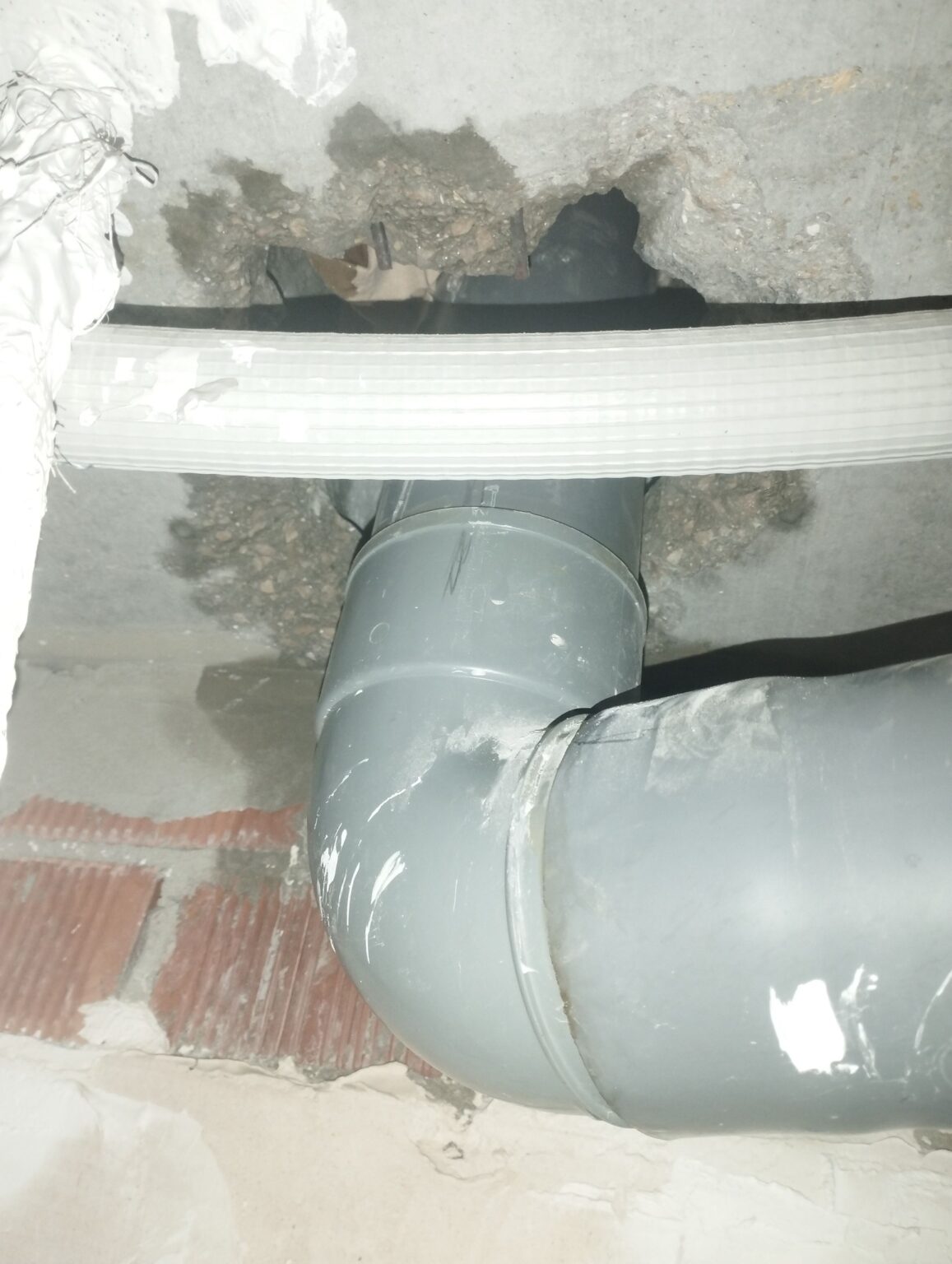Grupo Reñoz desatascos de bajantes comunitarias y tuberías principales en edificios