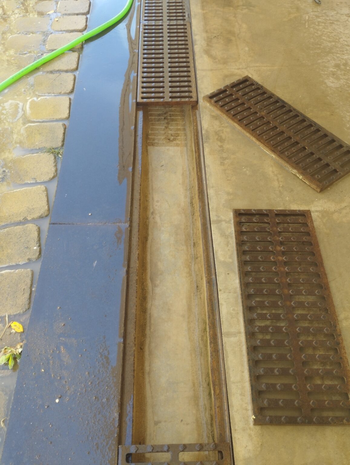 Grupo Reñoz fontaneros urgentes para reparación de fugas de agua y humedades